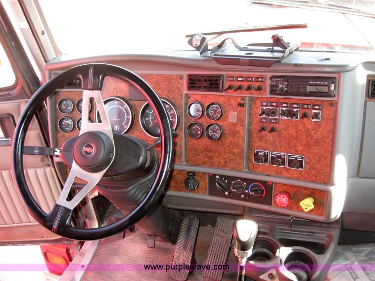 image for item 5042 2003 Kenworth Construct T600 semi truck