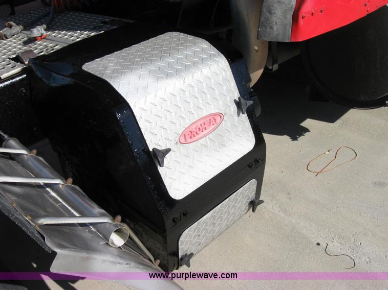 image for item 5042 2003 Kenworth Construct T600 semi truck