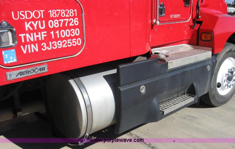 image for item 5042 2003 Kenworth Construct T600 semi truck