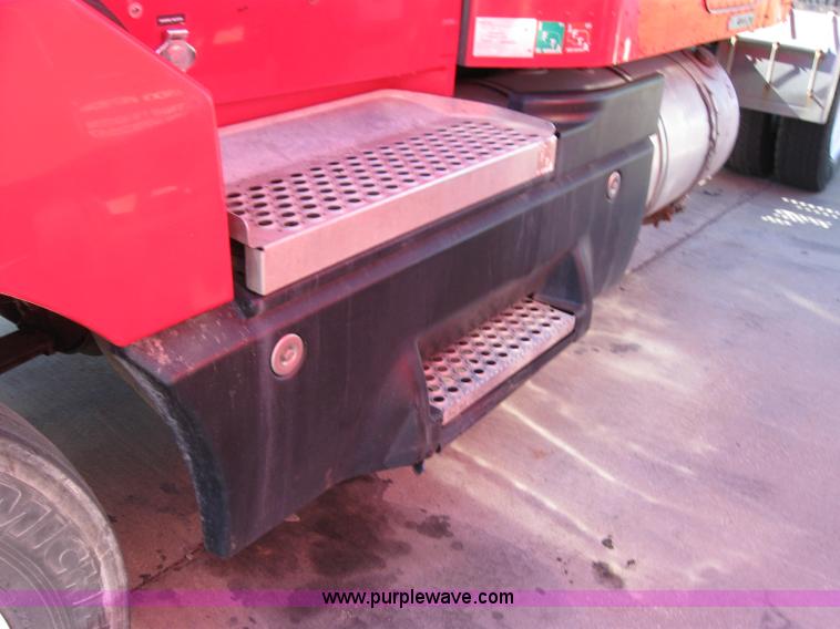 image for item 5042 2003 Kenworth Construct T600 semi truck