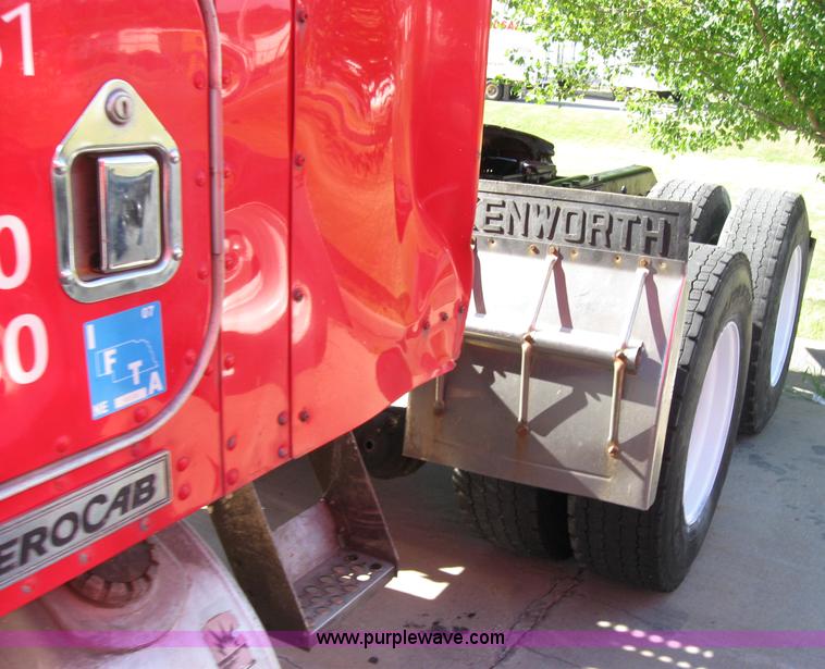 image for item 5042 2003 Kenworth Construct T600 semi truck