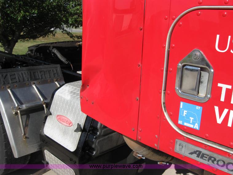 image for item 5042 2003 Kenworth Construct T600 semi truck