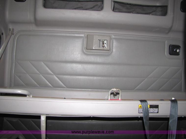 image for item 5043 2001 International 9400i semi truck