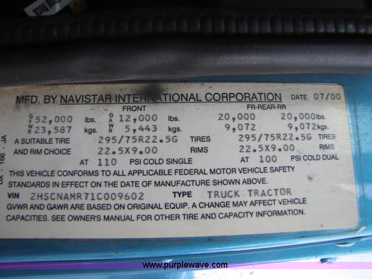 image for item 5043 2001 International 9400i semi truck