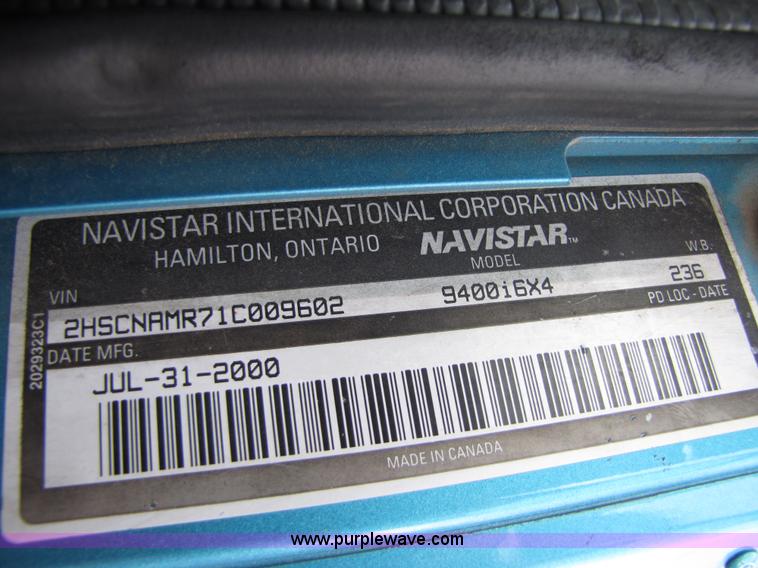 image for item 5043 2001 International 9400i semi truck