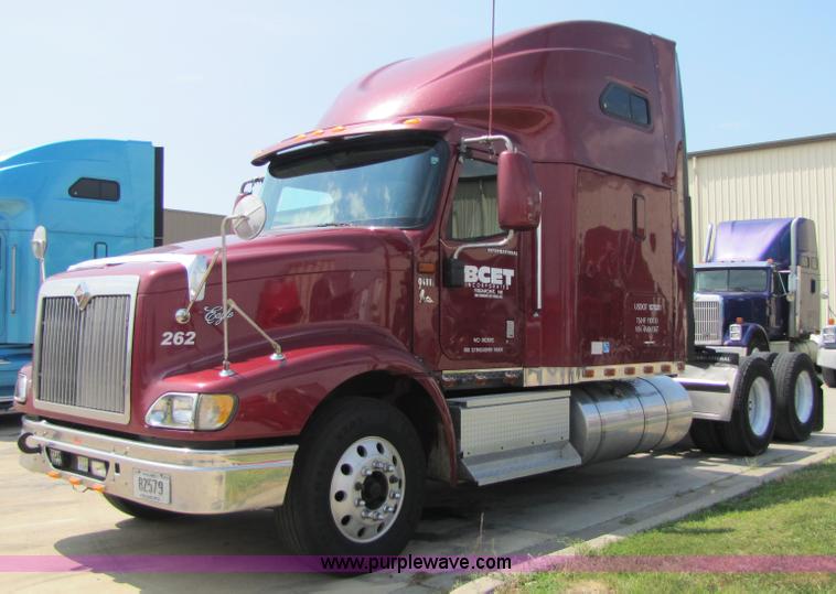 image for item 5044 2004 International 9400i Eagle semi truck