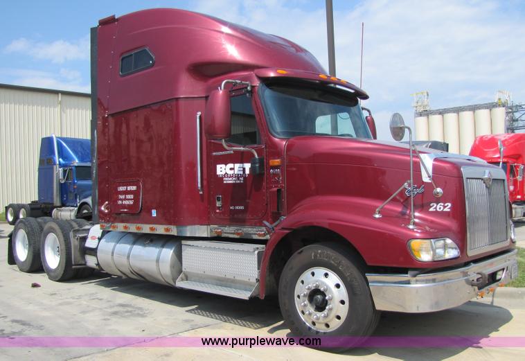 image for item 5044 2004 International 9400i Eagle semi truck