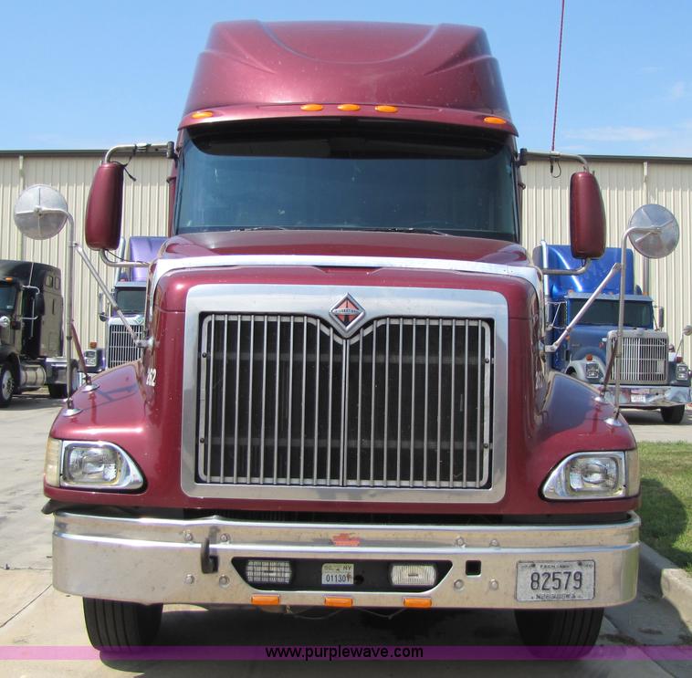 image for item 5044 2004 International 9400i Eagle semi truck