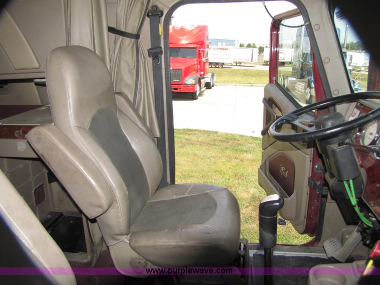 image for item 5044 2004 International 9400i Eagle semi truck