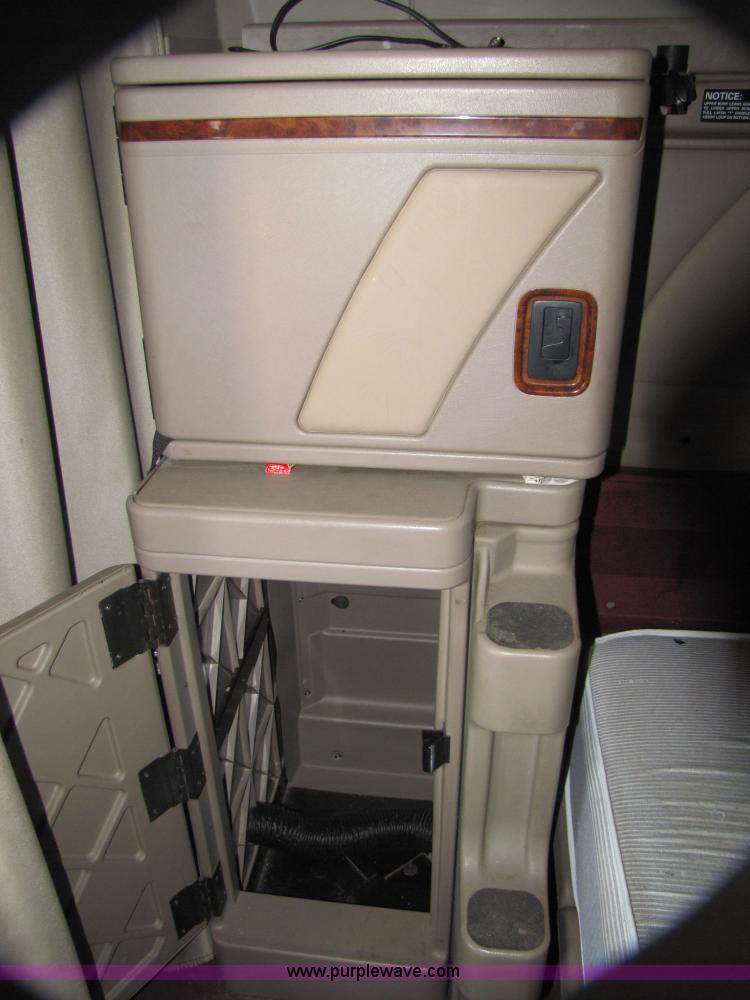 image for item 5044 2004 International 9400i Eagle semi truck