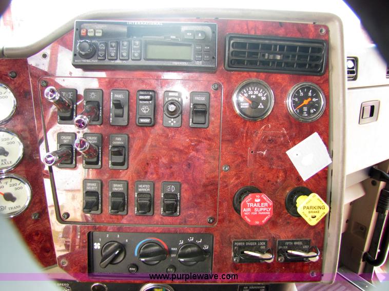 image for item 5044 2004 International 9400i Eagle semi truck