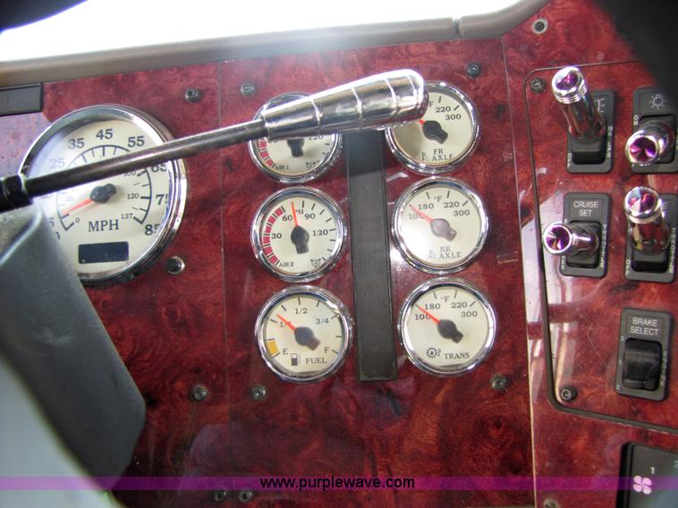 image for item 5044 2004 International 9400i Eagle semi truck