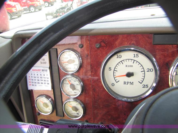 image for item 5044 2004 International 9400i Eagle semi truck