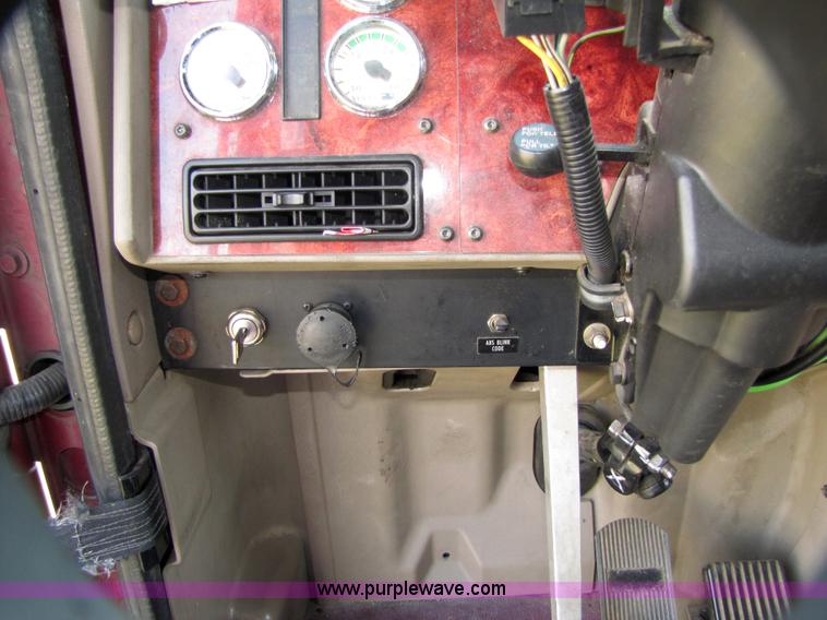 image for item 5044 2004 International 9400i Eagle semi truck