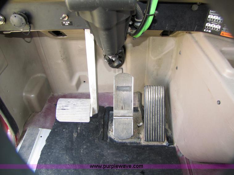 image for item 5044 2004 International 9400i Eagle semi truck