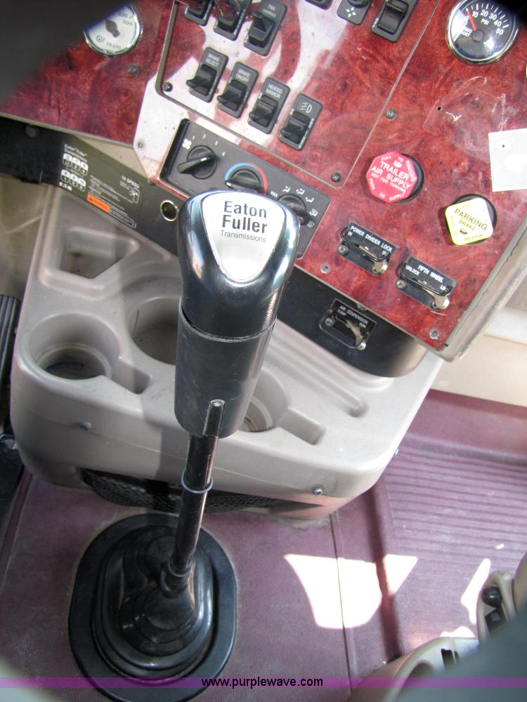 image for item 5044 2004 International 9400i Eagle semi truck