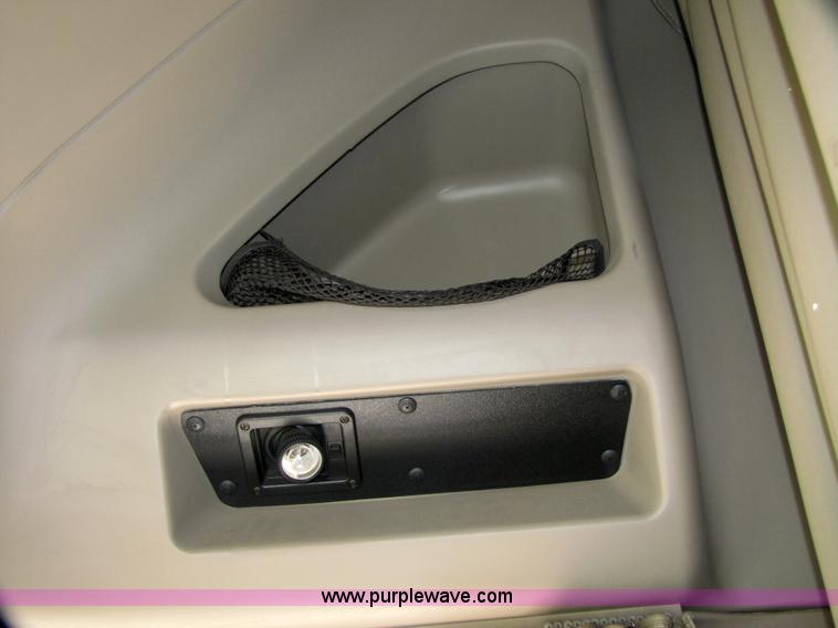 image for item 5044 2004 International 9400i Eagle semi truck