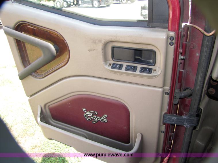 image for item 5044 2004 International 9400i Eagle semi truck