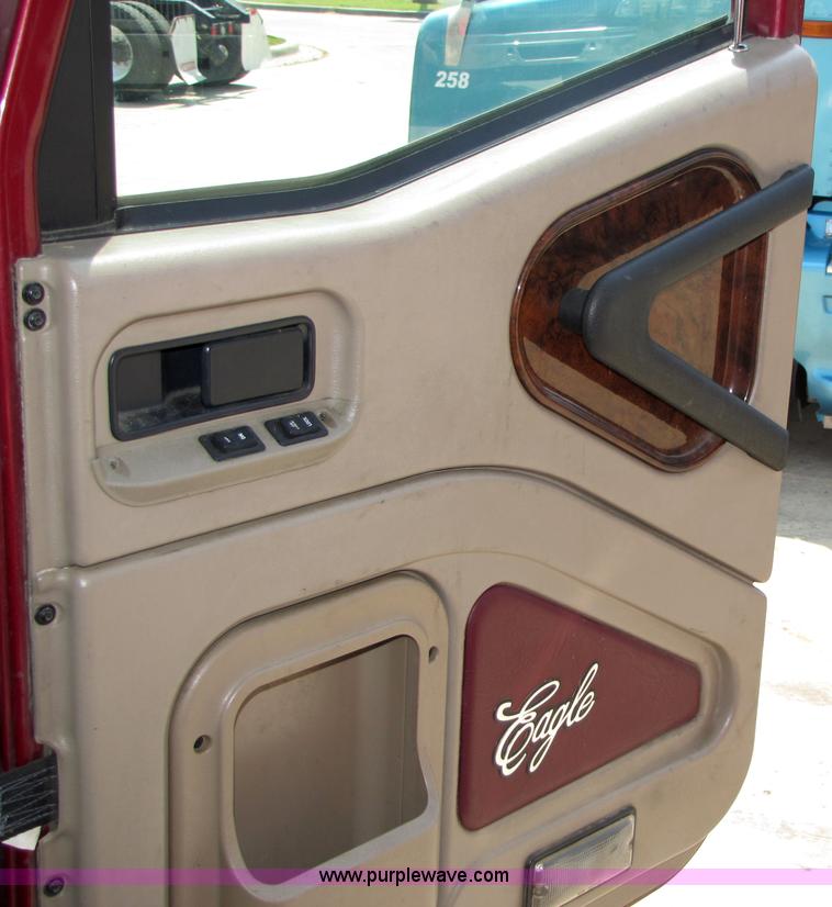 image for item 5044 2004 International 9400i Eagle semi truck