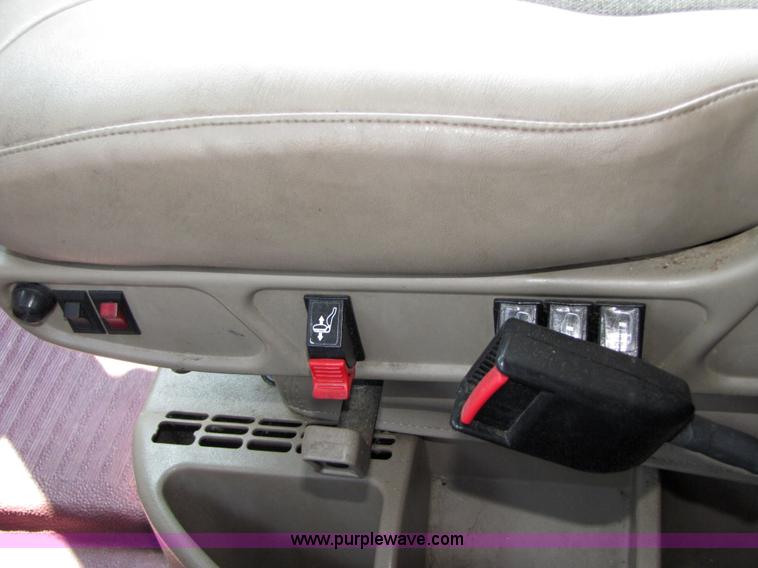 image for item 5044 2004 International 9400i Eagle semi truck