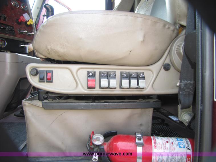 image for item 5044 2004 International 9400i Eagle semi truck