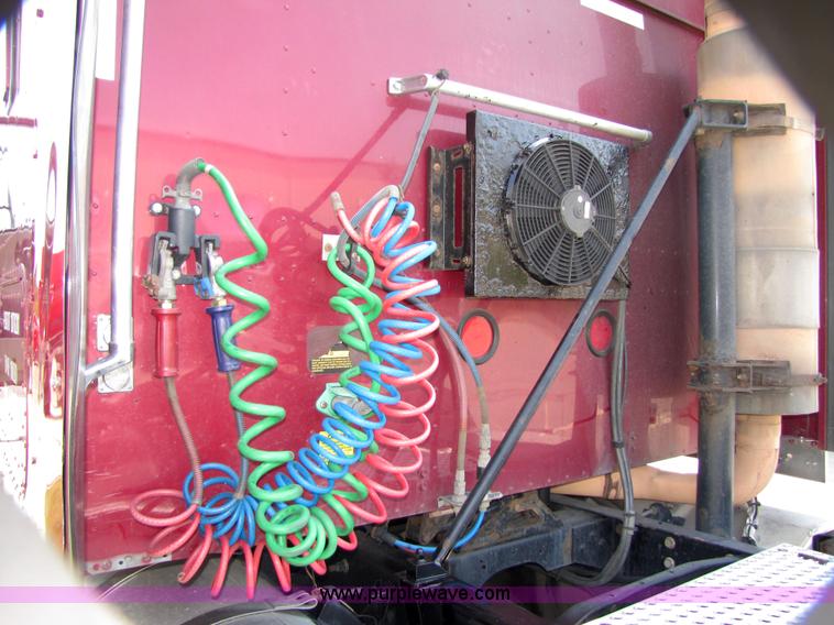 image for item 5044 2004 International 9400i Eagle semi truck