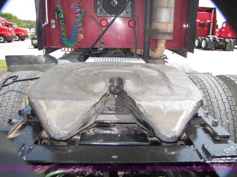 image for item 5044 2004 International 9400i Eagle semi truck