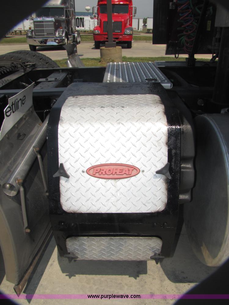 image for item 5044 2004 International 9400i Eagle semi truck