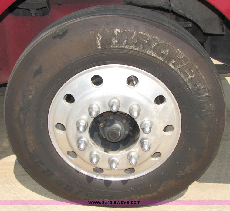 image for item 5044 2004 International 9400i Eagle semi truck