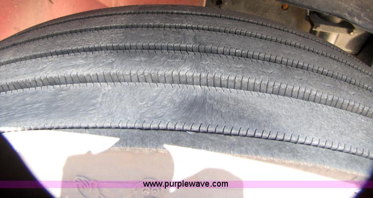 image for item 5044 2004 International 9400i Eagle semi truck