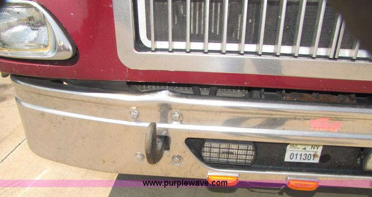 image for item 5044 2004 International 9400i Eagle semi truck