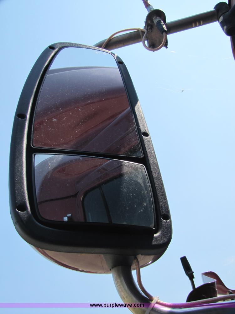 image for item 5044 2004 International 9400i Eagle semi truck