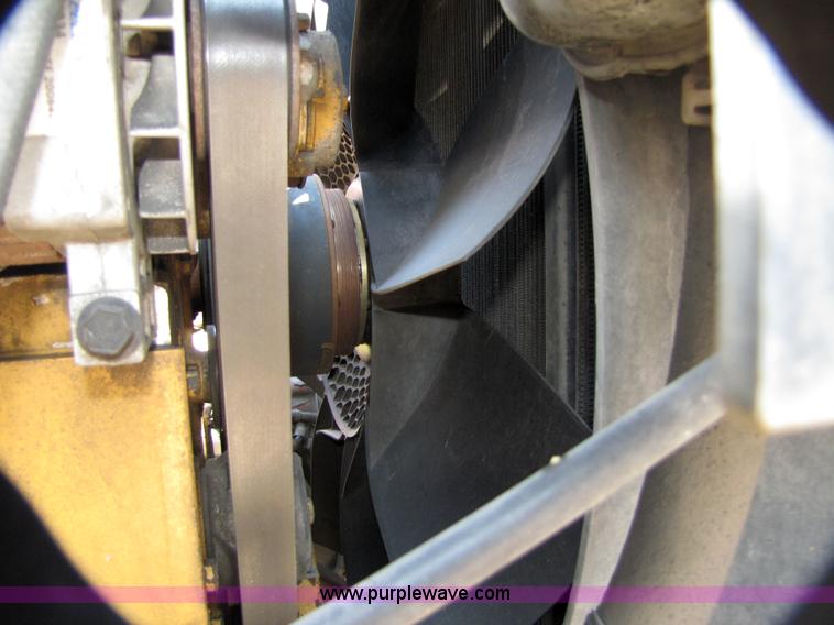 image for item 5044 2004 International 9400i Eagle semi truck