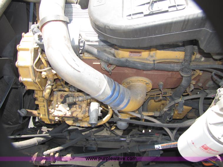 image for item 5044 2004 International 9400i Eagle semi truck