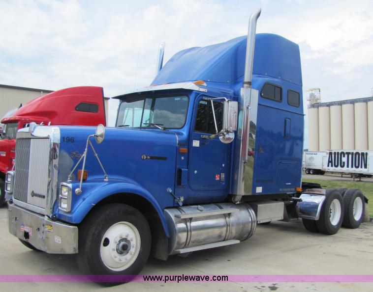 image for item 5045 1997 International Series 9300 semi truck