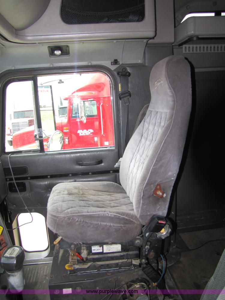 image for item 5045 1997 International Series 9300 semi truck