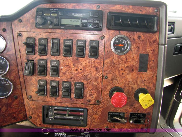 image for item 5045 1997 International Series 9300 semi truck