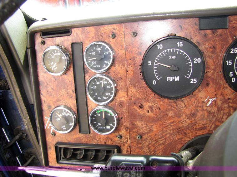 image for item 5045 1997 International Series 9300 semi truck