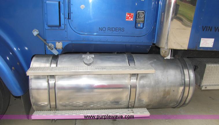 image for item 5045 1997 International Series 9300 semi truck