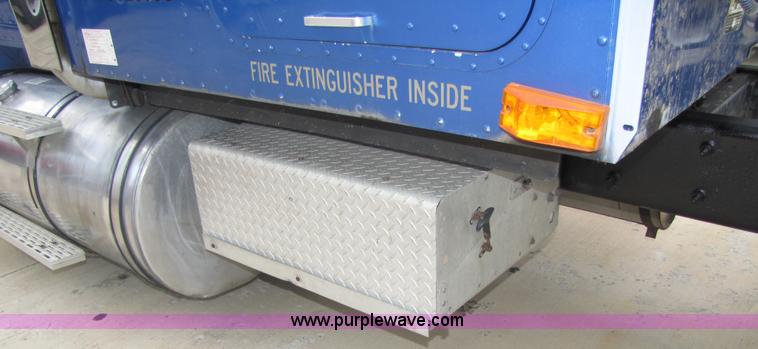 image for item 5045 1997 International Series 9300 semi truck