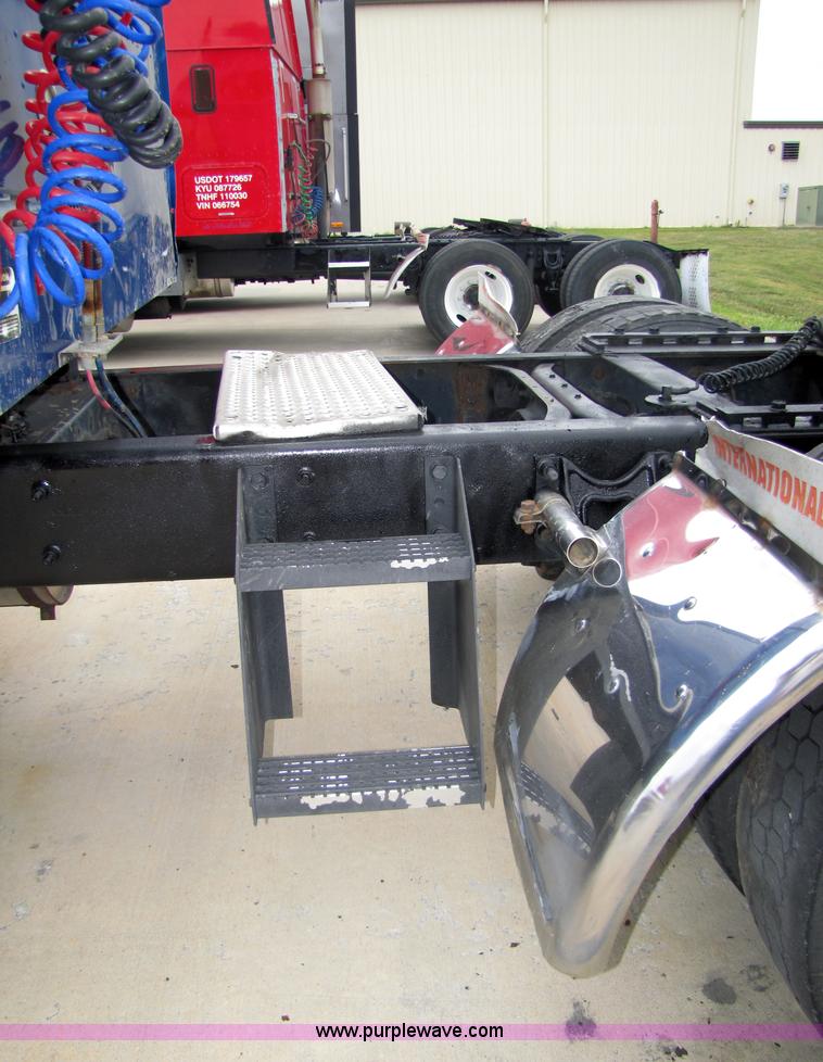 image for item 5045 1997 International Series 9300 semi truck