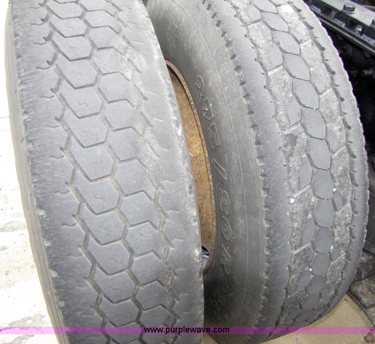 image for item 5045 1997 International Series 9300 semi truck