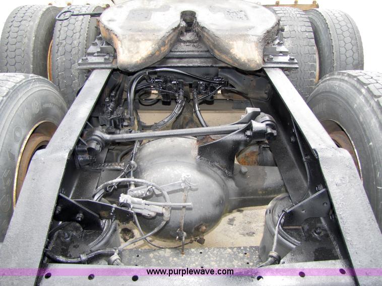 image for item 5045 1997 International Series 9300 semi truck