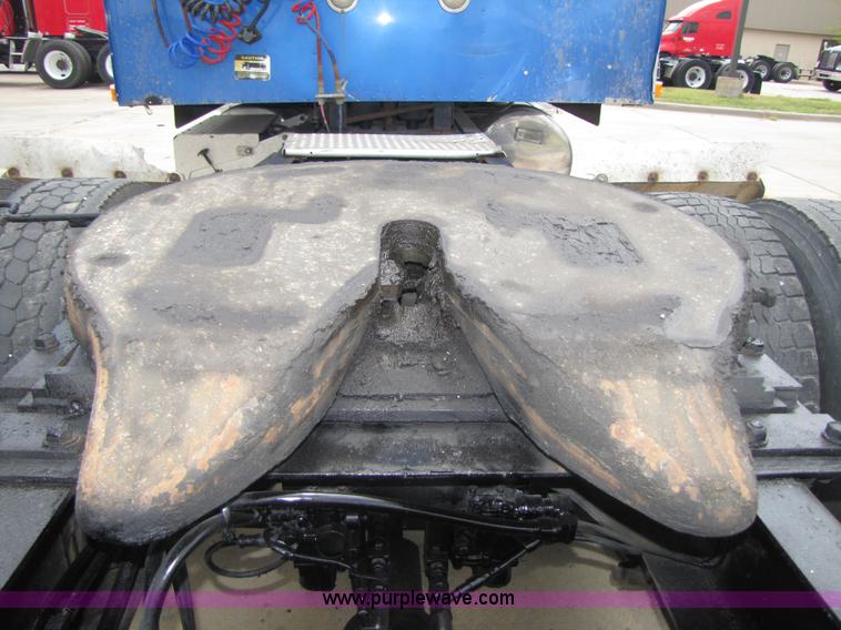 image for item 5045 1997 International Series 9300 semi truck