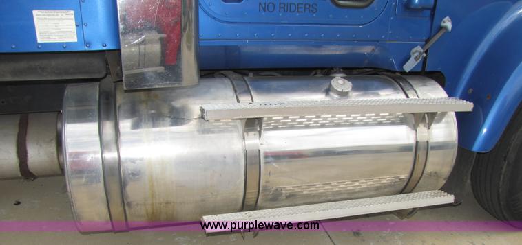 image for item 5045 1997 International Series 9300 semi truck