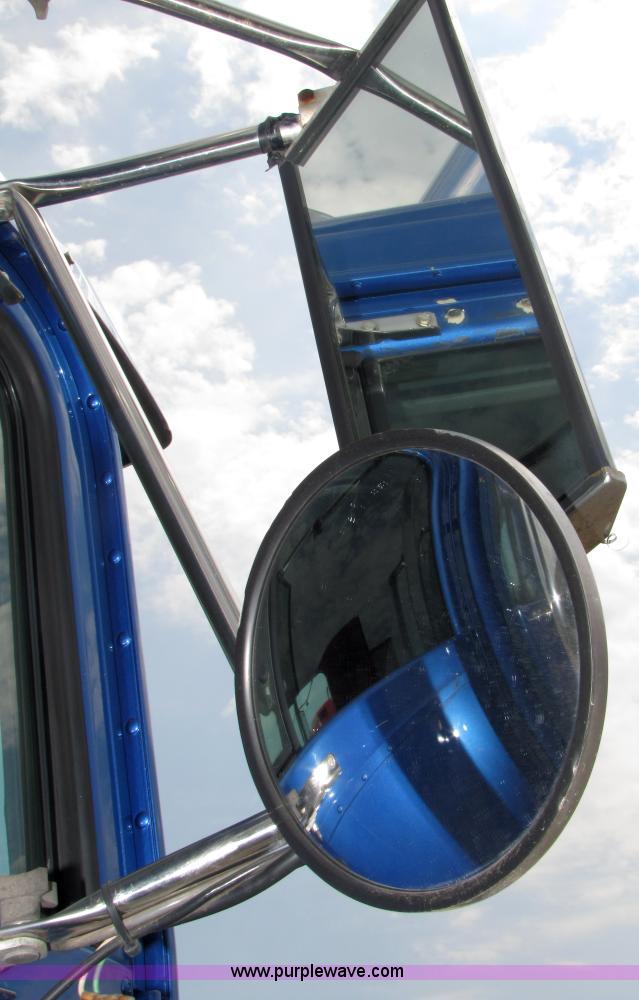 image for item 5045 1997 International Series 9300 semi truck