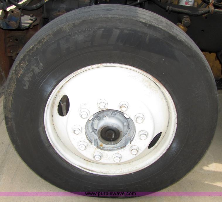 image for item 5045 1997 International Series 9300 semi truck