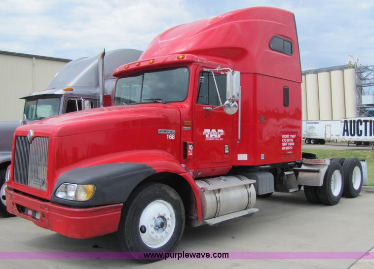 image for item 5046 1998 International Series 9400 semi truck