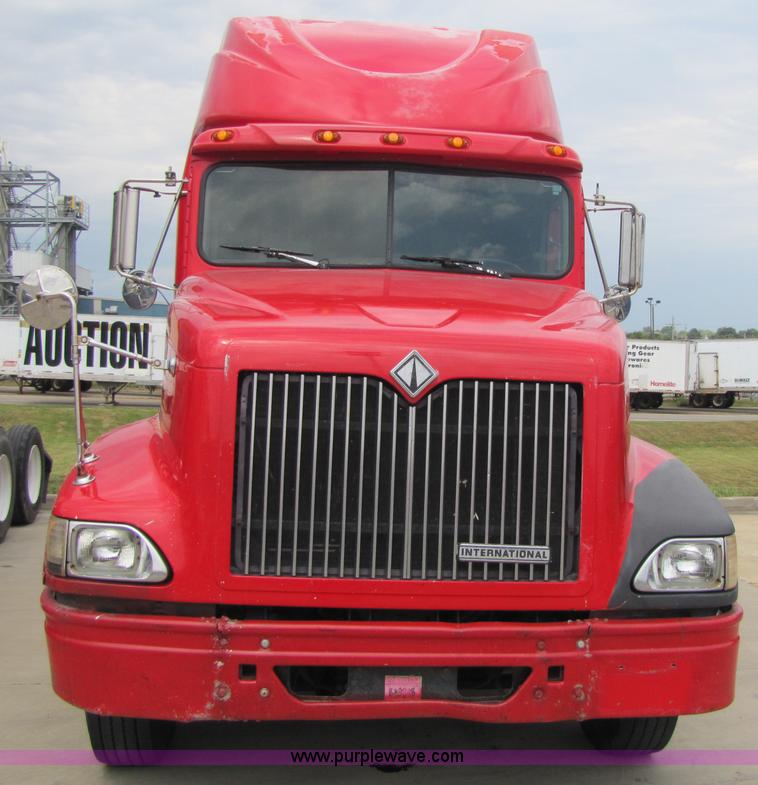 image for item 5046 1998 International Series 9400 semi truck