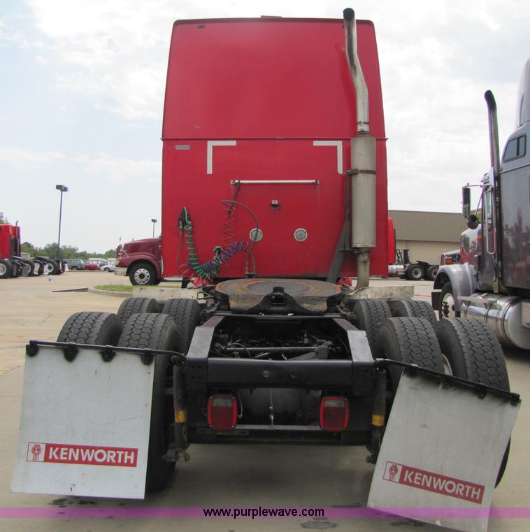 image for item 5046 1998 International Series 9400 semi truck